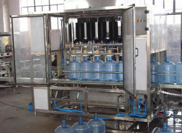 礦泉水生產設備采用納米級濾過材料